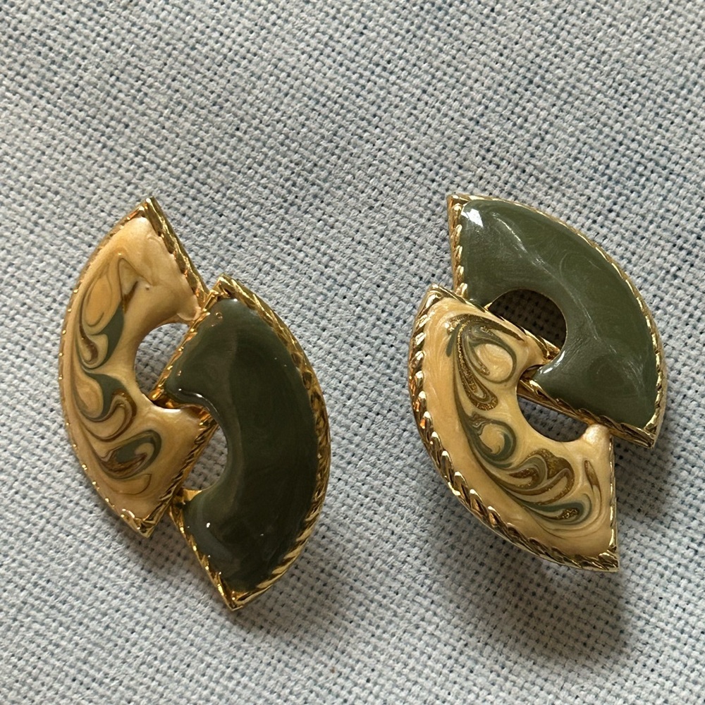 Elegant Gold and Green Earrings